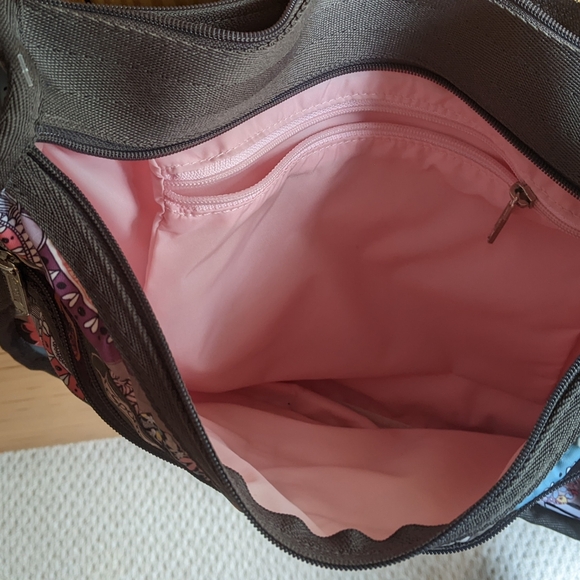 LeSportsac beautiful geometric floral bag - Picture 4 of 6